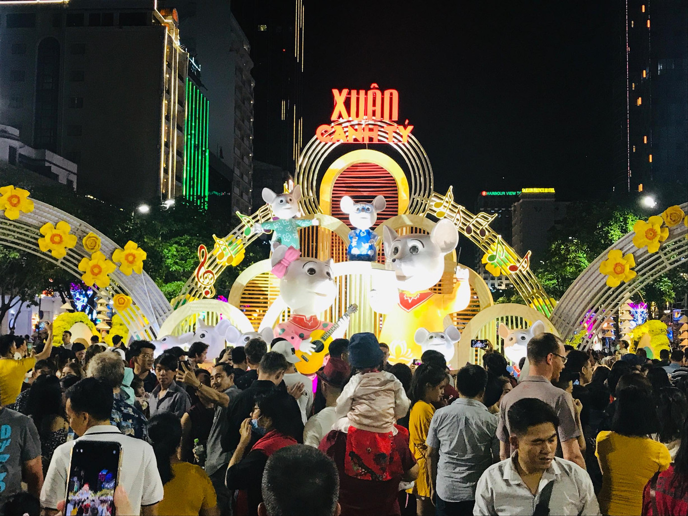 Cả nước đón Giao thừa Canh Tý 2020 ảnh 42