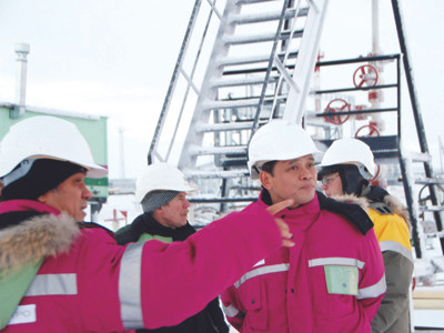 Những người thợ liên doanh dầu khí Việt - Nga tại Nhenhezky (Cực Bắc Nga) Ảnh: Xuân Ba