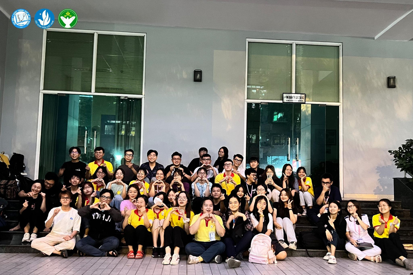 Đội hình &apos;Xuân ấm bên em&apos; trong buổi gặp mặt đầu tiên.