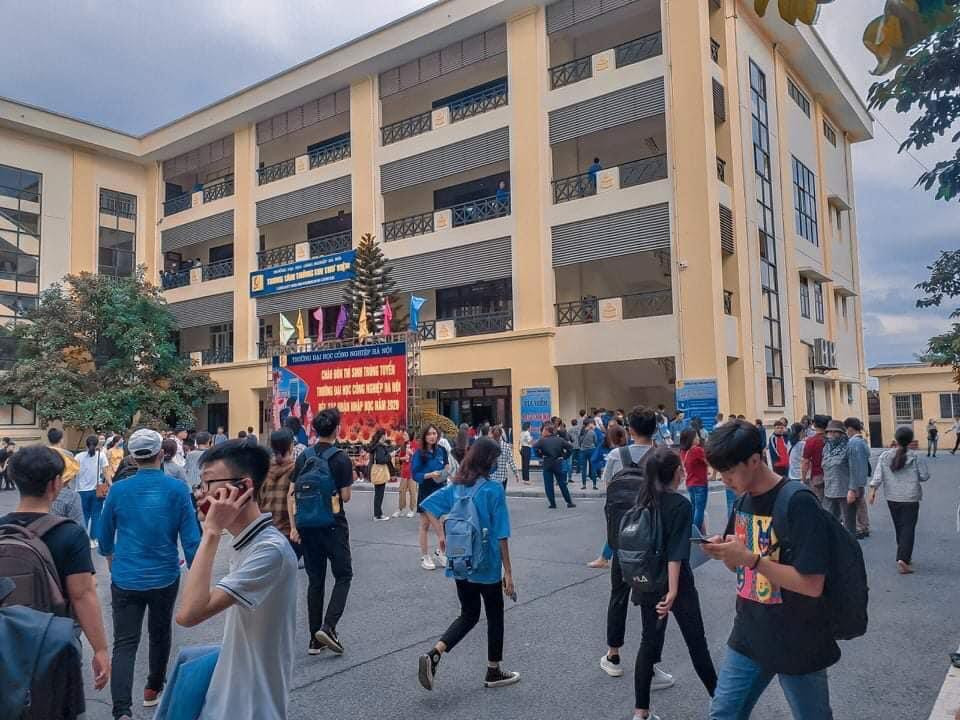 Sinh viên sẽ được trang bị nhiều kỹ năng để hòa hợp với môi trường đại học thông qua những lớp học kỹ năng miễn phí. Sinh viên sẽ được trang bị nhiều kỹ năng để hòa hợp với môi trường đại học thông qua những lớp học kỹ năng miễn phí.