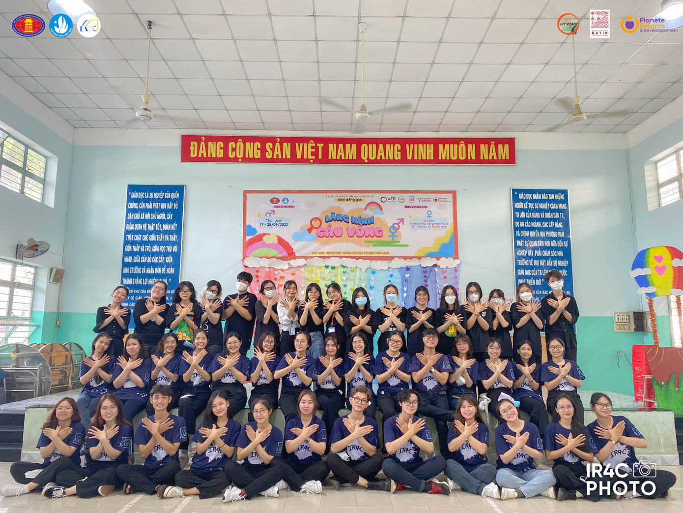 Các thành viên của CLB Tình nguyện IR4C tại nơi tổ chức chuỗi chương trình. Các thành viên của CLB Tình nguyện IR4C tại nơi tổ chức chuỗi chương trình.