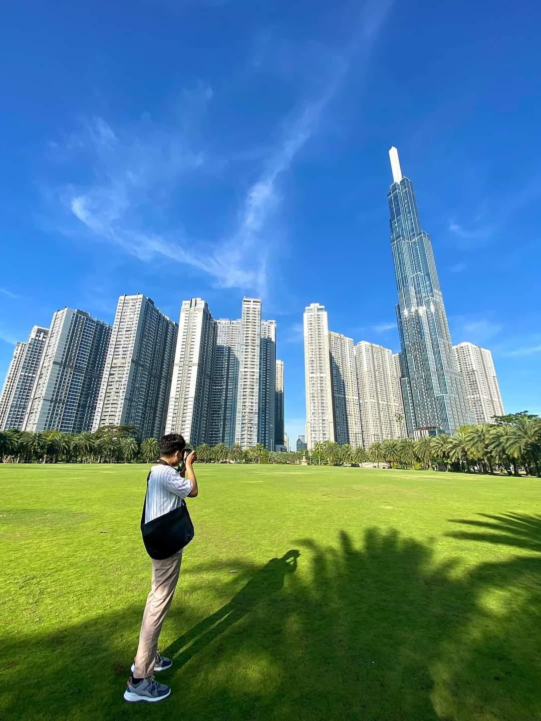 Công viên Landmark 81 là một trong những công viên đẹp nhất tại TP. HCM được nhiều bạn trẻ yêu thích. (Ảnh: Thu Hà)