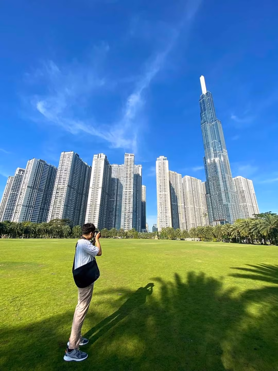 Công viên Landmark 81 là một trong những công viên đẹp nhất tại TP. HCM được nhiều bạn trẻ yêu thích. (Ảnh: Thu Hà)