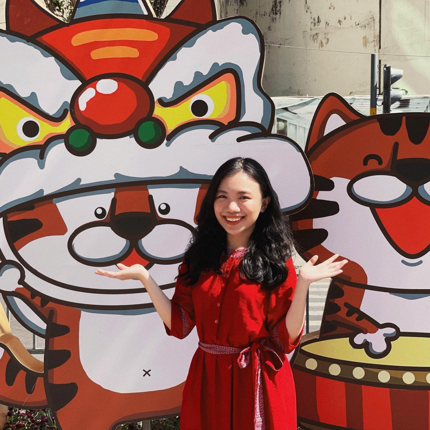 Bảo Trâm hay luyện tập xe đạp cùng em mình.