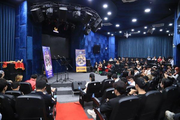 Rất đông các khán giả trẻ đến cổ vũ cho các thí sinh và chương trình.