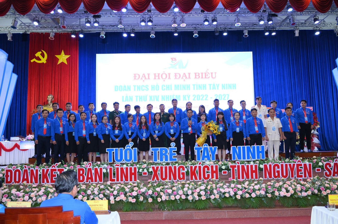 Ban Chấp hành Tỉnh Đoàn Tây Ninh khóa XIV ra mắt trước Đại hội. (Ảnh: Việt Kiên)