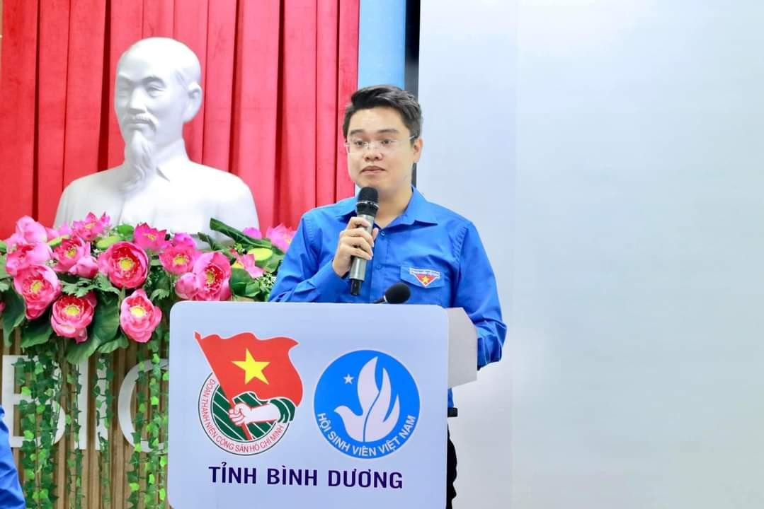 Anh Nguyễn Minh Sơn - Phó Chủ tịch thường trực Hội Sinh viên tỉnh Bình Dương phát biểu tại hội nghị. Anh Nguyễn Minh Sơn - Phó Chủ tịch thường trực Hội Sinh viên tỉnh Bình Dương phát biểu tại hội nghị.