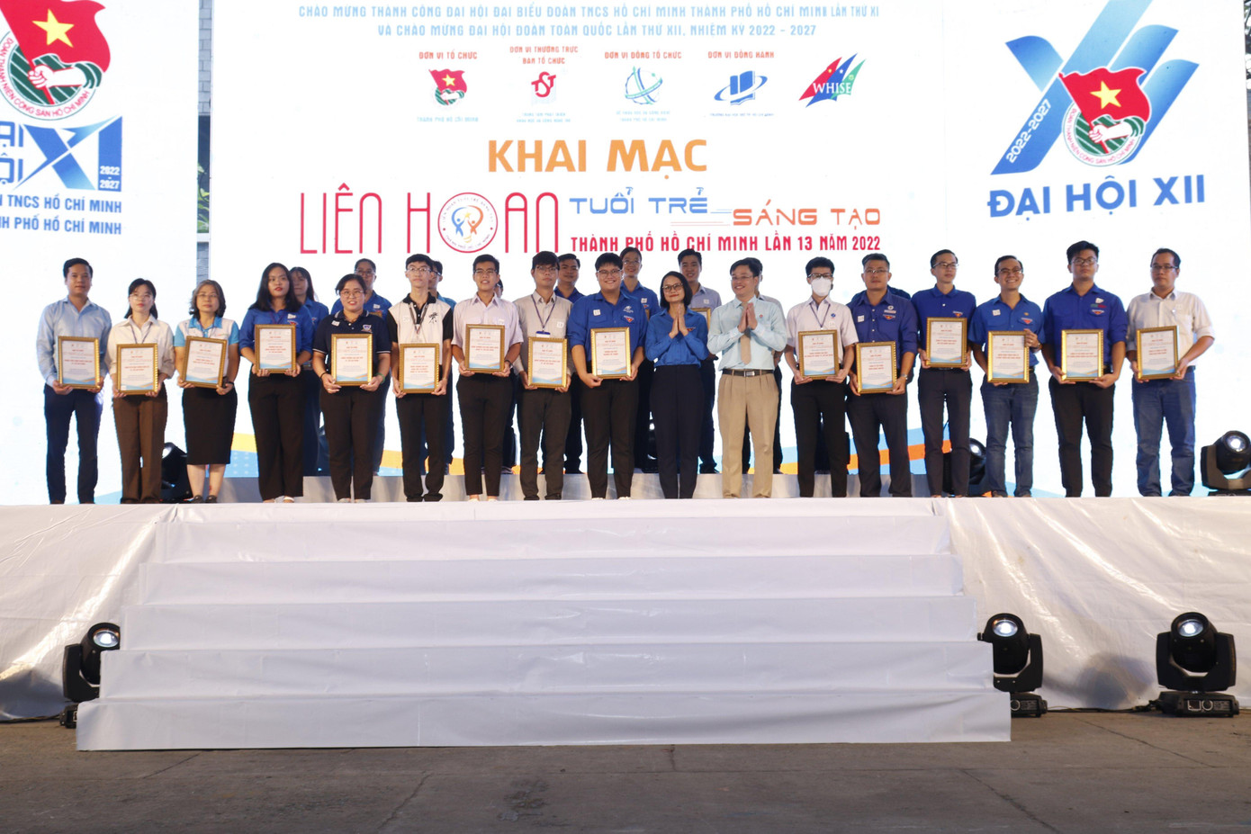 Nhiền cá nhân, tập thể được tuyên dương trong liên hoan.