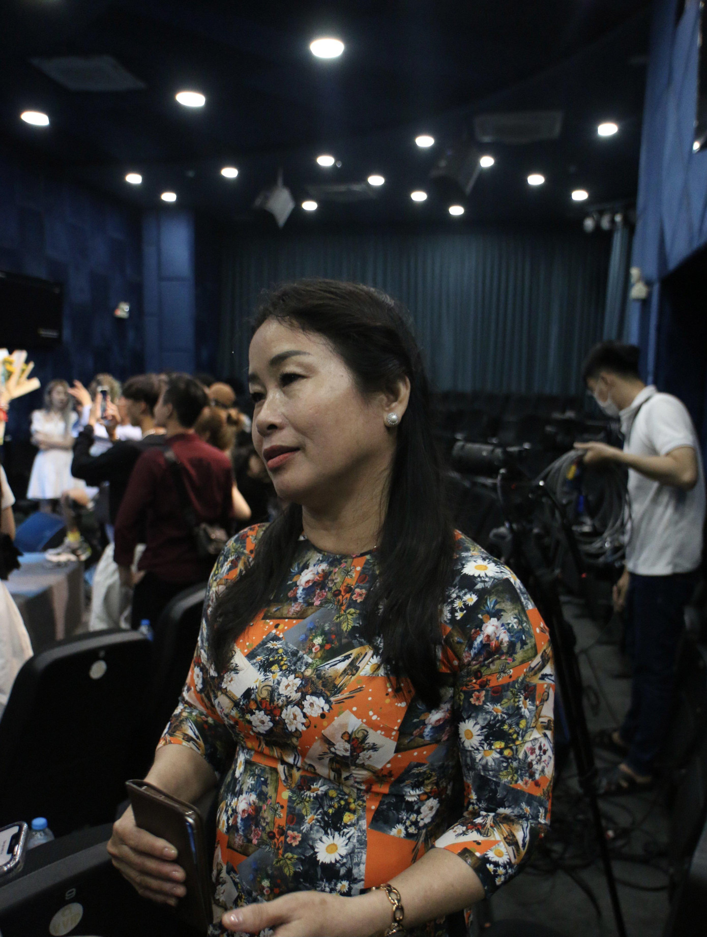 Cô Cương Nguyễn, một người cô thân thiết của bạn Tôn Ngọc Bảo Linh (Miss Conservation 2022) đến xem và cổ vũ hết mình. (Ảnh: Phước Sáng)