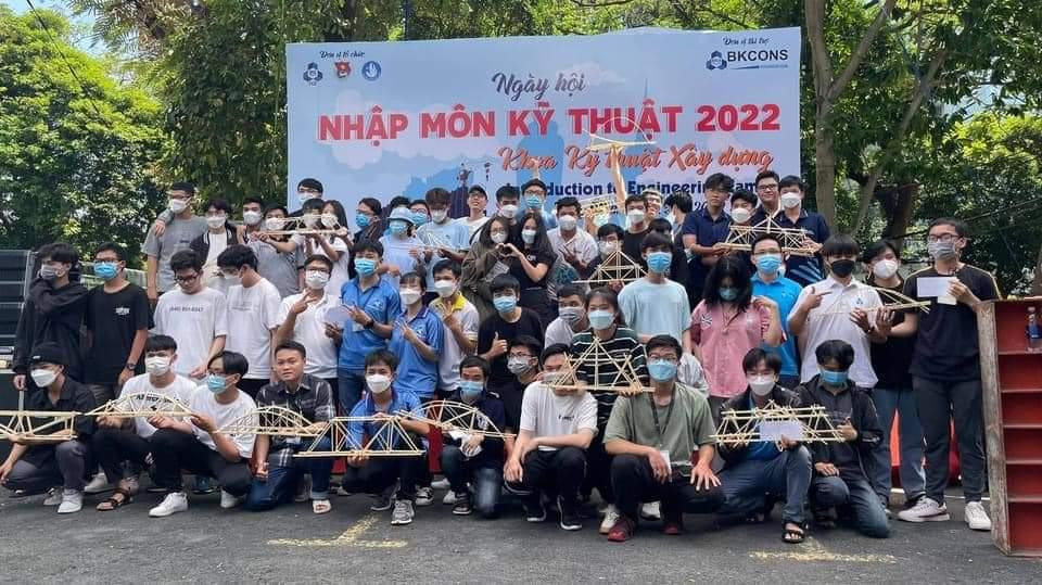 Rất đông tân sinh viên tham dự Ngày hội.