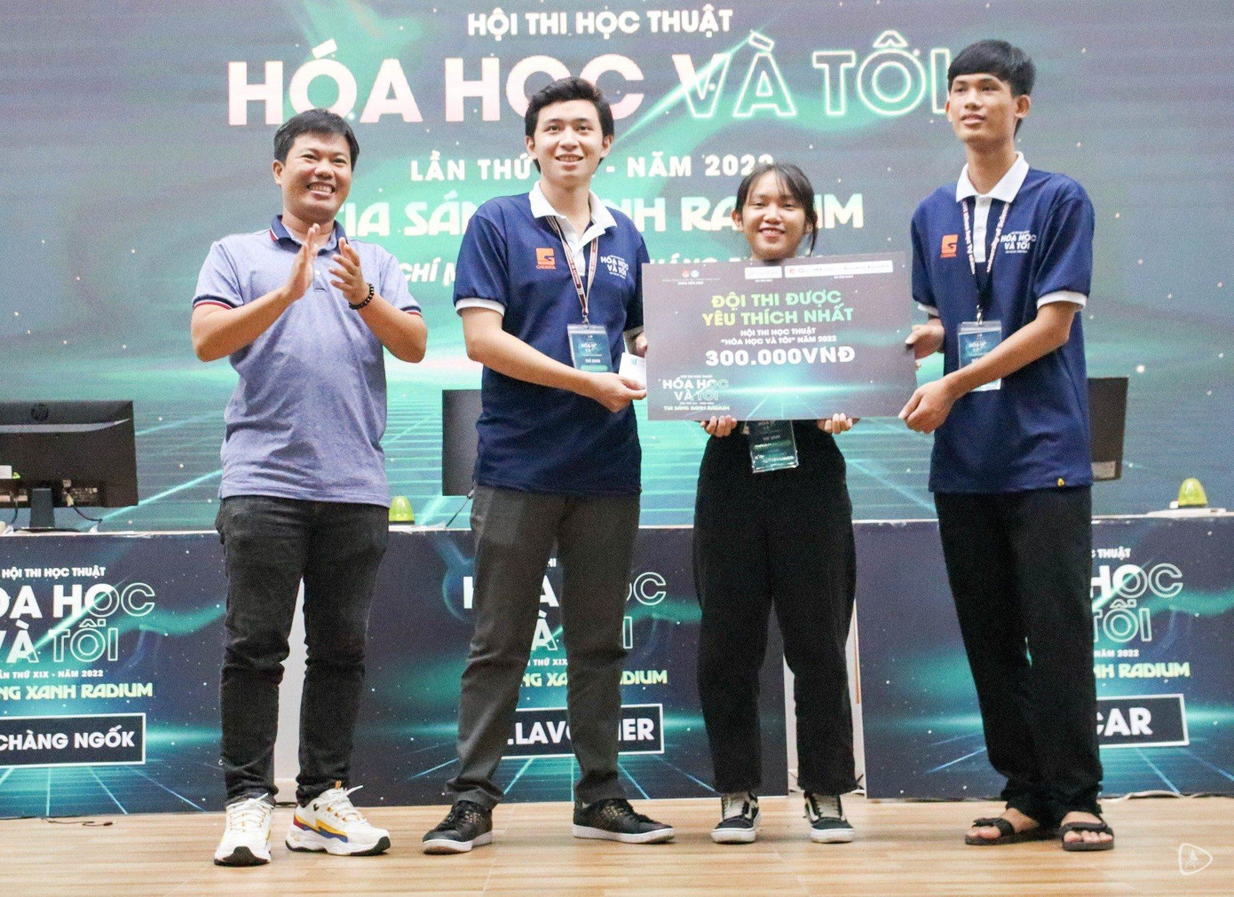 Đội thi A.LAVOISIER đoạt giải Nhất và giải được yêu thích nhất.