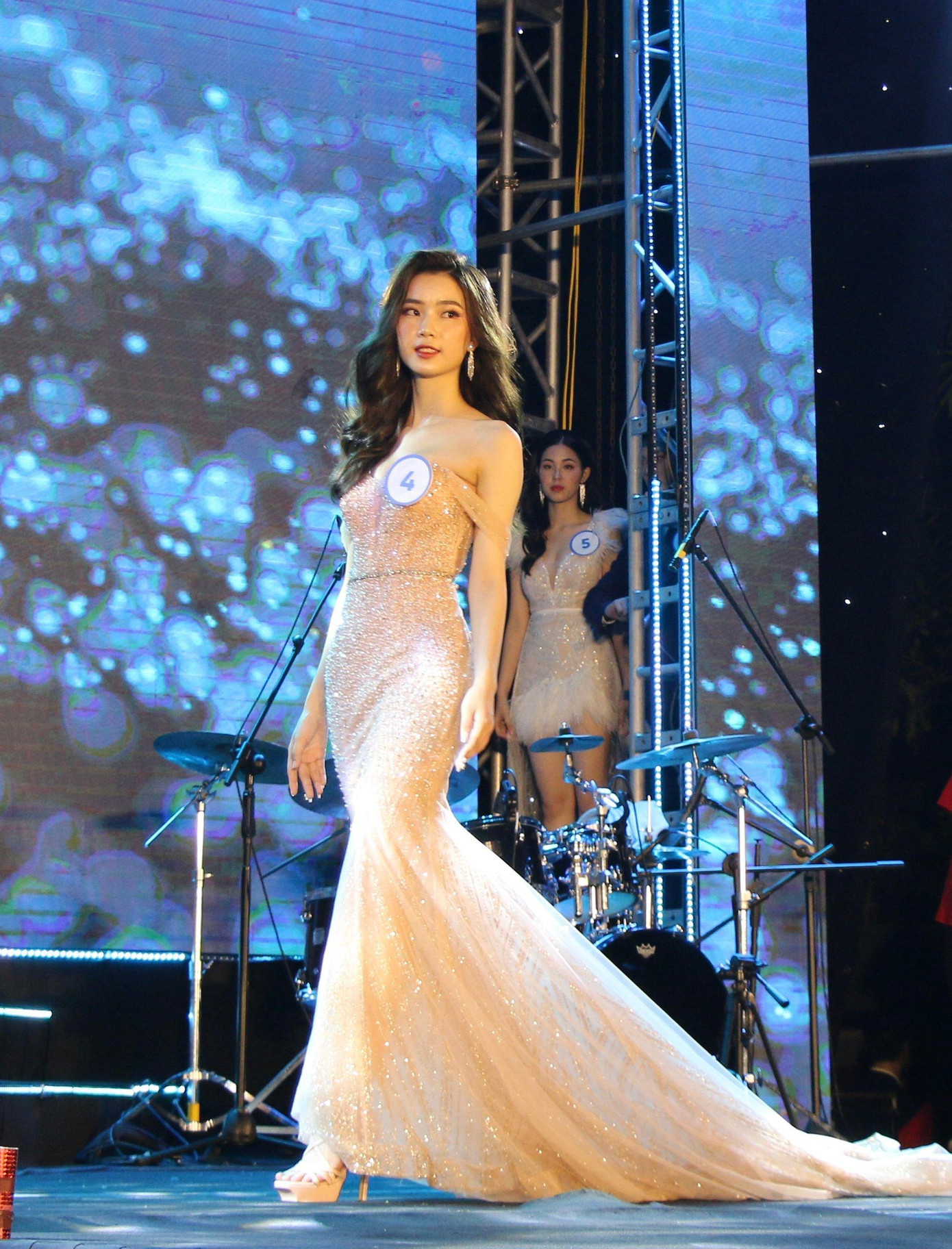 Giang rất bất ngờ bởi tài năng và nhan sắc của các thí sinh trong vòng Sơ khảo. Giang rất bất ngờ bởi tài năng và nhan sắc của các thí sinh trong vòng Sơ khảo.