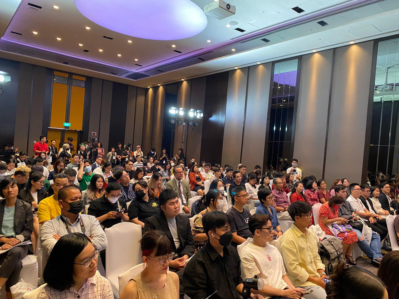 Chương trình với chủ đề “Hôn nhân không khuôn mẫu” có sự tham dự của nhiều bạn trẻ.