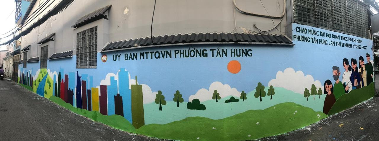 Một bức tranh tường của các chiến chiến sĩ 'Mùa Hè Xanh' của trường ĐH Tài chính - Marketing. Một bức tranh tường của các chiến chiến sĩ 'Mùa Hè Xanh' của trường ĐH Tài chính - Marketing.