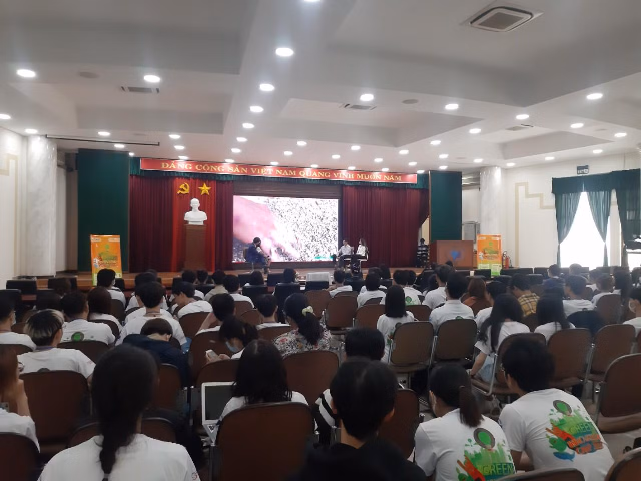 Rất đông các bạn sinh viên các trường tham ngày hội.