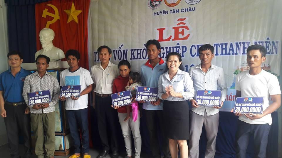 Nhiều chương trình hỗ trợ vốn cho thanh niên được Tỉnh Đoàn Tây Ninh thực hiện thường xuyên. Nhiều chương trình hỗ trợ vốn cho thanh niên được Tỉnh Đoàn Tây Ninh thực hiện thường xuyên.