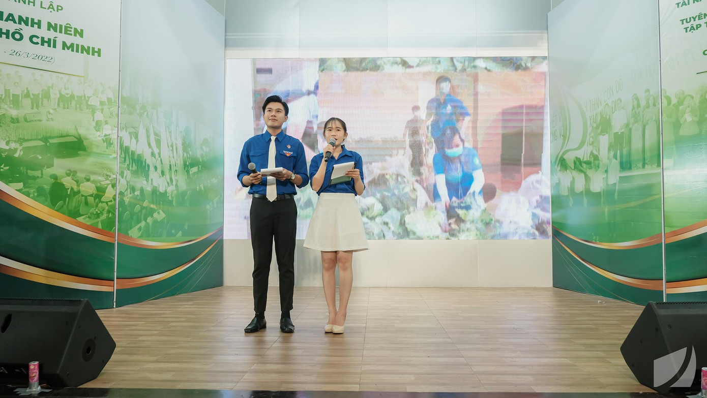 Hiền bén duyên với nghề dẫn chương trình.