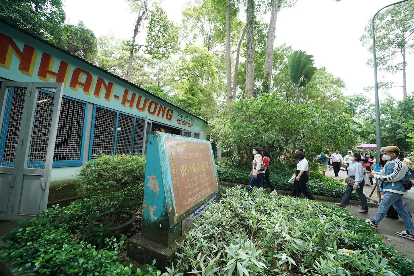 Dịp Lễ Quốc khánh, nhiều tour tìm hiểu về lịch sử hấp dẫn các bạn trẻ. (Ảnh: Phạm Nguyễn) Dịp Lễ Quốc khánh, nhiều tour tìm hiểu về lịch sử hấp dẫn các bạn trẻ. (Ảnh: Phạm Nguyễn)