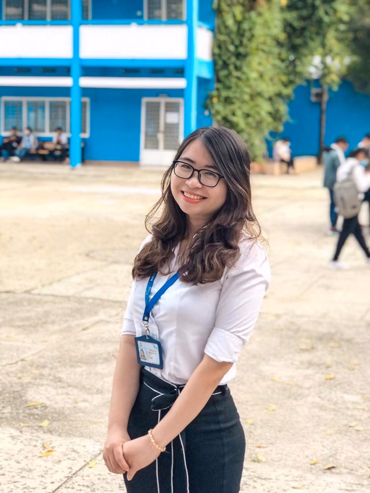 Thùy Linh ấn tượng với nụ cười "tỏa nắng".