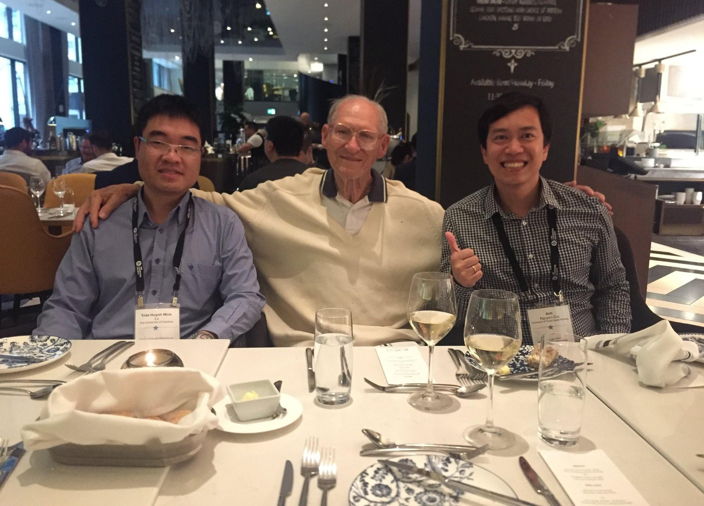 Anh Minh Triết (ngoài cùng, bên trái).