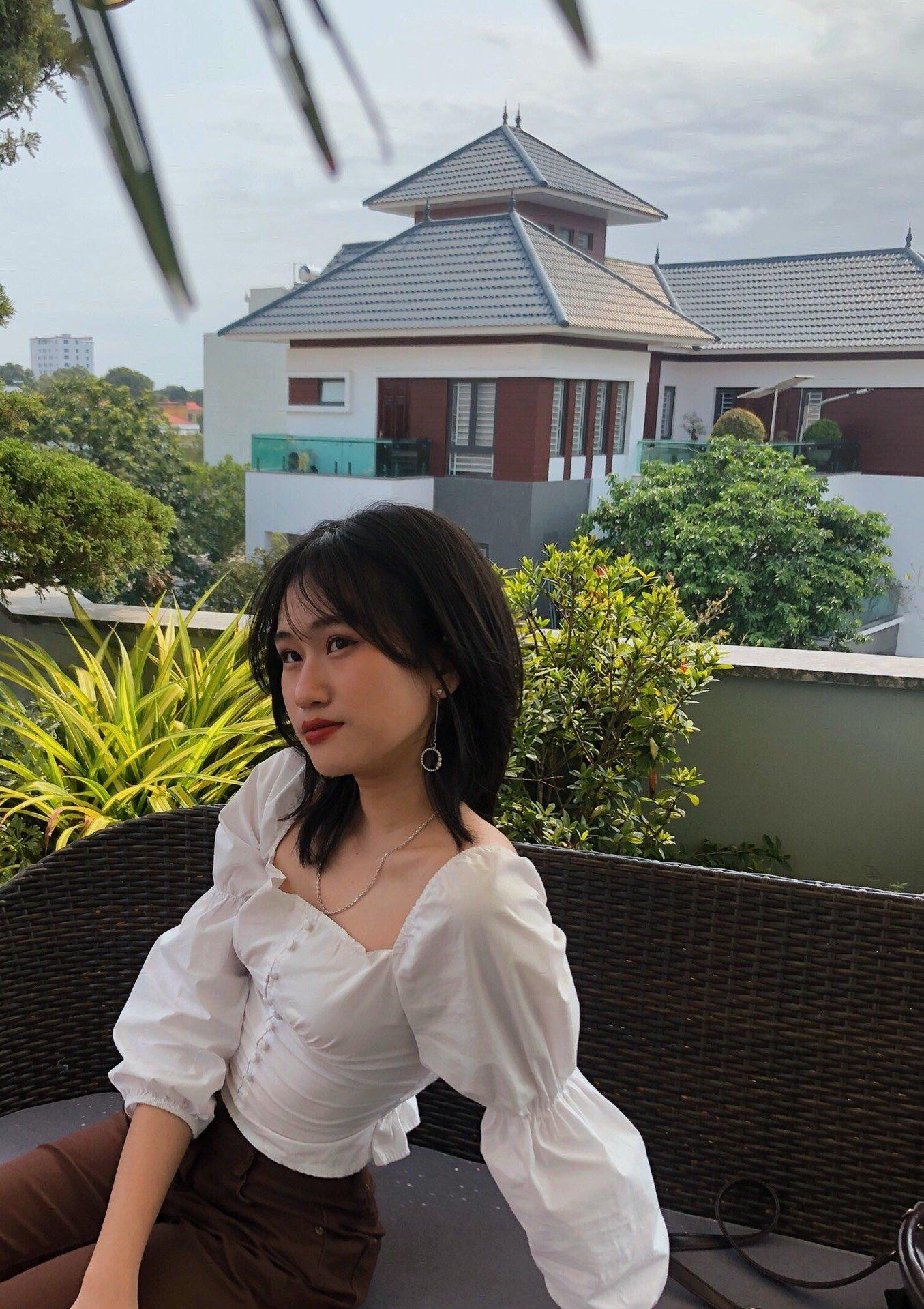 “Dù đi làm thêm hay tham gia các hoạt động ngoại khóa thì điều quan trọng vẫn là lựa chọn được môi trường uy tín, chuyên nghiệp”, Hương chia sẻ. “Dù đi làm thêm hay tham gia các hoạt động ngoại khóa thì điều quan trọng vẫn là lựa chọn được môi trường uy tín, chuyên nghiệp”, Hương chia sẻ.