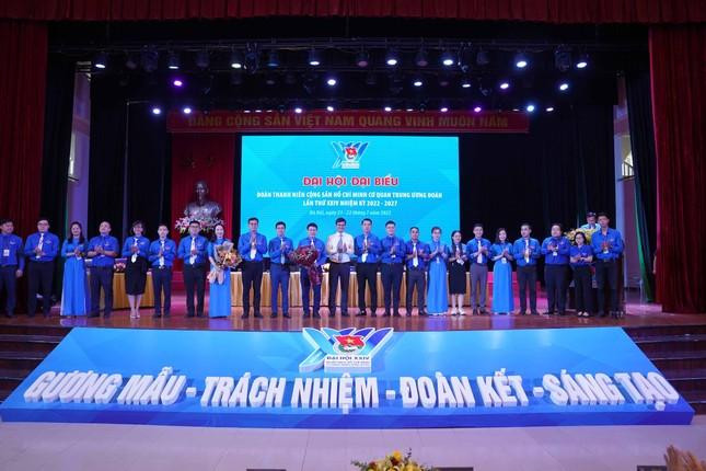 BCH Đoàn Thanh niên cơ quan T. Ư Đoàn khóa 24, nhiệm kỳ 2022-2027 gồm 21 người. (Ảnh: Duy Phạm)