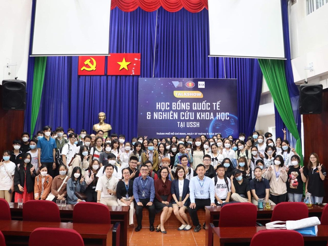 Đông đảo các bạn sinh viên tham dự chương trình. (Ảnh: Trường ĐH KHXH&NV) Đông đảo các bạn sinh viên tham dự chương trình. (Ảnh: Trường ĐH KHXH&NV)