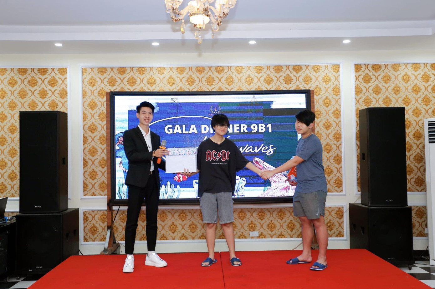 Anh Tú trải nghiệm nhiều vị trí công việc khác nhau. Anh Tú trải nghiệm nhiều vị trí công việc khác nhau.