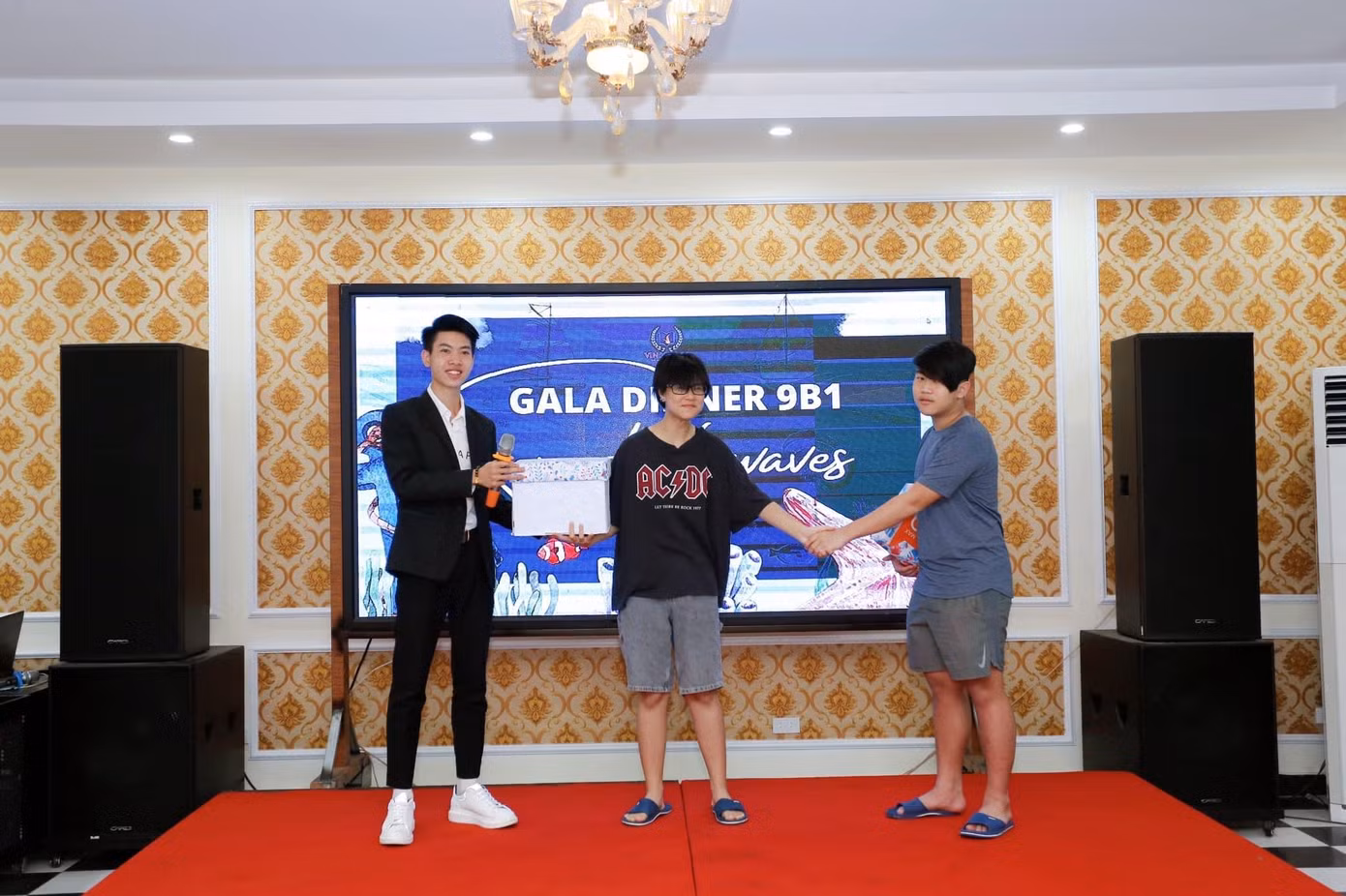 Anh Tú trải nghiệm nhiều vị trí công việc khác nhau.
