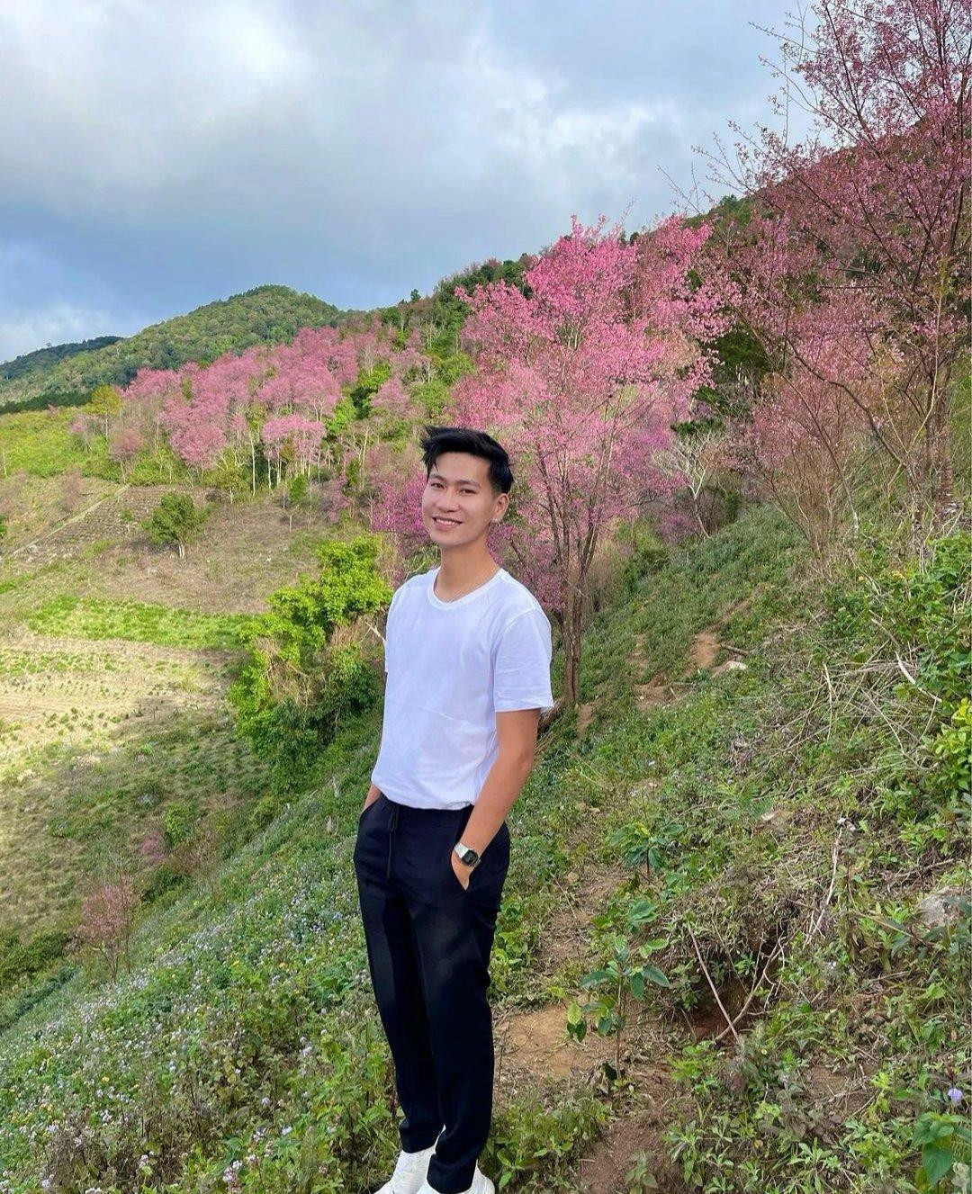 Chàng trai miền Tây quyết định lên Đà Lạt lập nghiệp. Chàng trai miền Tây quyết định lên Đà Lạt lập nghiệp.