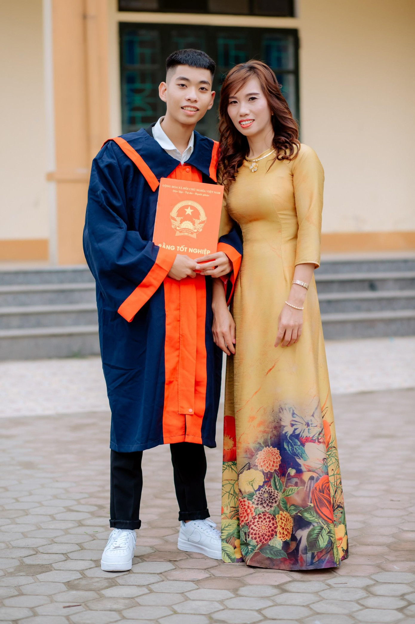 Thủ khoa khối C00 với mơ ước phục vụ nhân dân. Thủ khoa khối C00 với mơ ước phục vụ nhân dân.