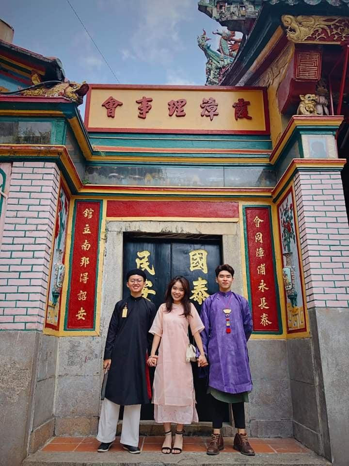 Gen Z Gia Bảo không ngại khi diện cổ phục ra ngoài khi có cơ hội.