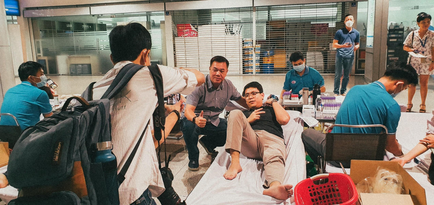 Đoàn viên, thanh niên của Cảng vụ hàng không miền Nam cũng hưởng ứng chương trình.