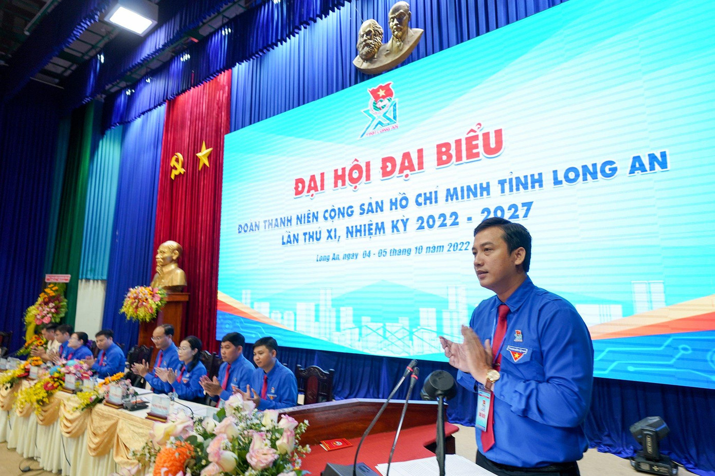 Đại hội thông qua chương trình và quy chế Đại hội. Đại hội thông qua chương trình và quy chế Đại hội.