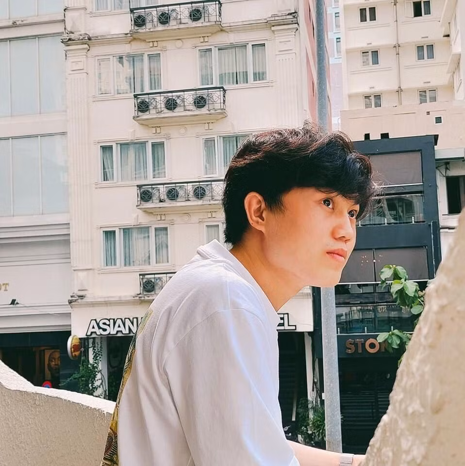 "Nên học tiếng Anh ngay từ đại học", là lời khuyên của Quang Duy dành cho các bạn sinh viên năm thứ nhất.
