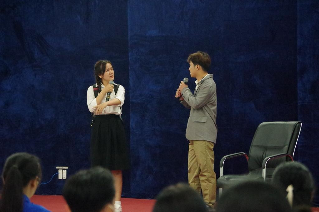 Những tiểu phẩm được Ban Tổ chức chương trình đặt ra như "một hồi chuông" cảnh tỉnh cho các bạn sinh viên, từ đó rút ra được nhiều bài học quý giá. Những tiểu phẩm được Ban Tổ chức chương trình đặt ra như "một hồi chuông" cảnh tỉnh cho các bạn sinh viên, từ đó rút ra được nhiều bài học quý giá.