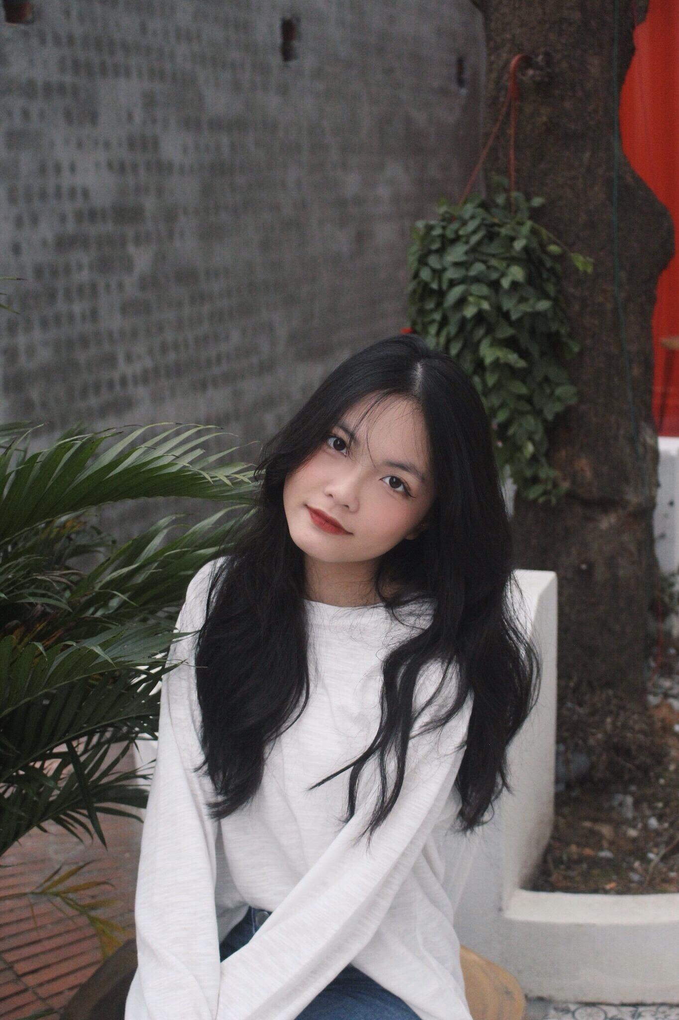 "Đôi khi, chính những lời hỏi han, quan tâm của bố mẹ lại khiến mình thêm cáu gắt, muốn trốn tránh", Khánh Huyền tâm sự.