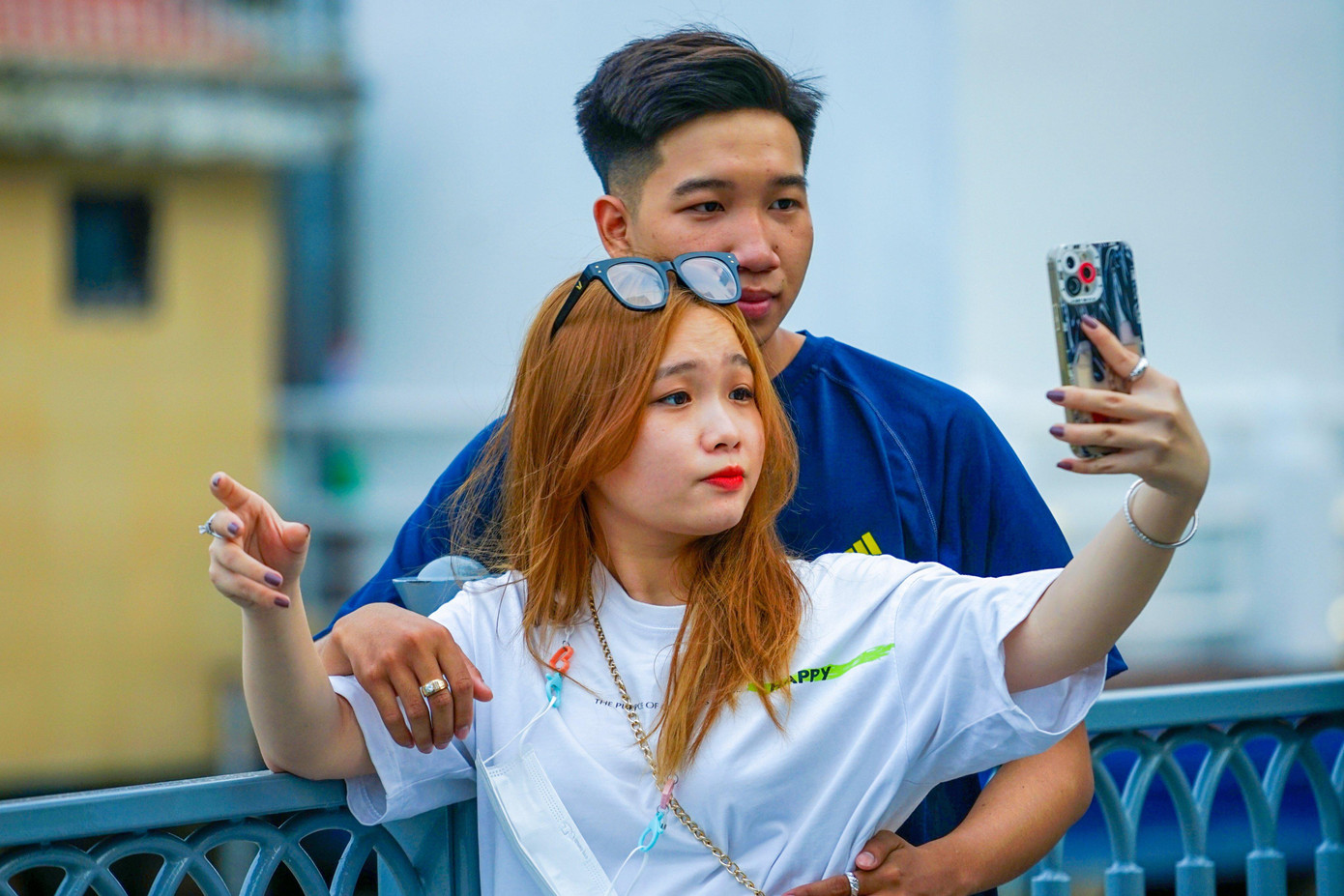 Thường xuyên có sở thích dạo phố cùng nhau, cặp đôi trẻ Khánh Hậu - Lê Như (trường ĐH Công nghệ TP. HCM) chia sẻ: "Thật ra, tụi mình biết đến công viên Bạch Đằng là lúc công viên vừa mới hoàn thành việc sửa chữa. Cảnh quan ở nơi này view sông nên tụi mình thấy hẹn hò rất lãng mạn".