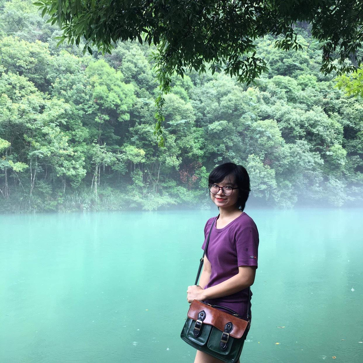 Câu nói yêu thích trong cuốn sách Nhà giả kim mà Hân luôn tâm đắc: "Nếu như bạn thật sự mong muốn có được điều gì đó, cả vũ trụ sẽ giúp bạn có được nó". Câu nói yêu thích trong cuốn sách Nhà giả kim mà Hân luôn tâm đắc: "Nếu như bạn thật sự mong muốn có được điều gì đó, cả vũ trụ sẽ giúp bạn có được nó".