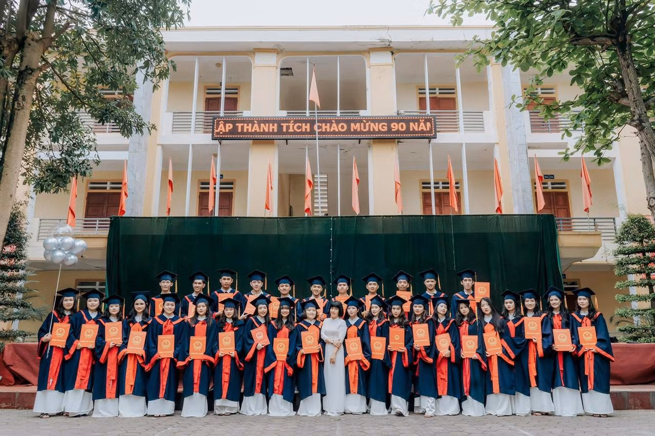 Các bạn trong lớp cùng thầy cô đã hỗ trợ cho Tiến Mạnh rất nhiều.