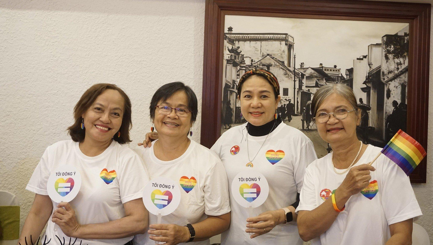 Nhiều phụ huynh cũng đến tham gia sự kiện để cổ vũ các con của mình. Nhiều phụ huynh cũng đến tham gia sự kiện để cổ vũ các con của mình.