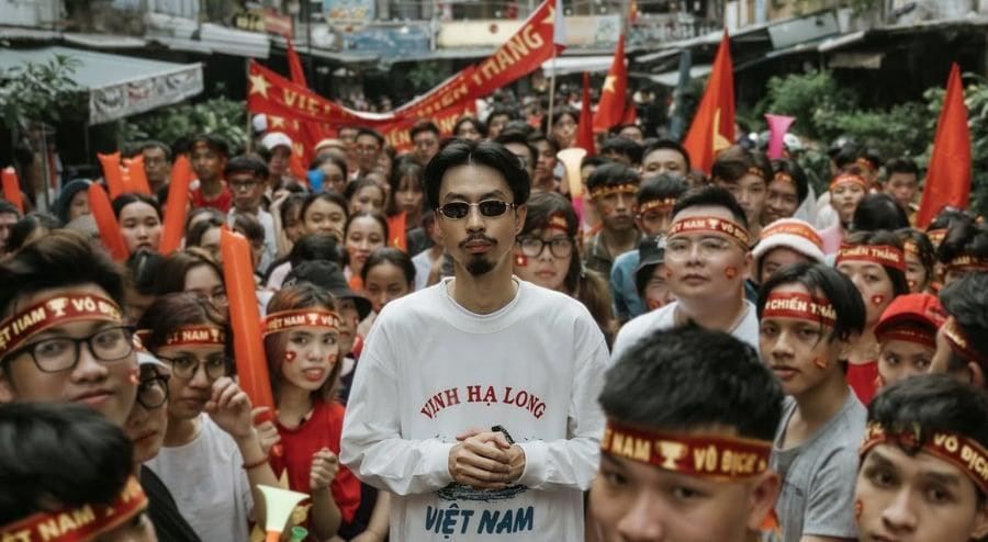 Ra đời trong không khí SEA Games 31, MV Đi trong mùa Hè cũng được nhắc đến như lời "tiên tri" trước cho kết quả của đội tuyển Việt Nam.