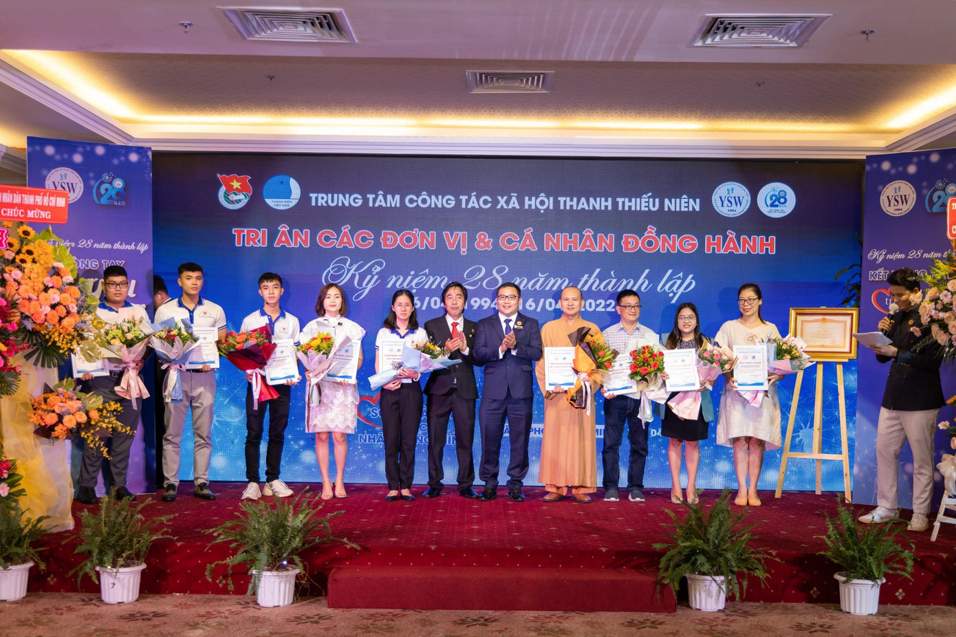 Trung tâm CTXH Thanh thiếu niên Việt Nam tri ân những đơn vị đã đồng hành với trung tâm trong các hoạt động an sinh xã hội.