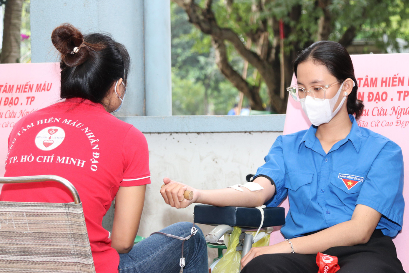 Các bạn sinh viên rất hào hứng tham gia hoạt động này. Các bạn sinh viên rất hào hứng tham gia hoạt động này.