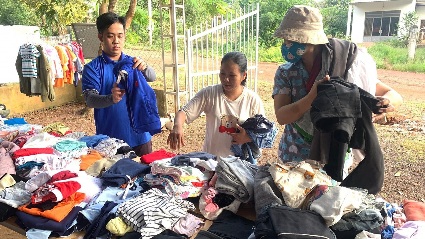 'Gian hàng 0 đồng' được chia sẻ đến bà con tại địa phương.