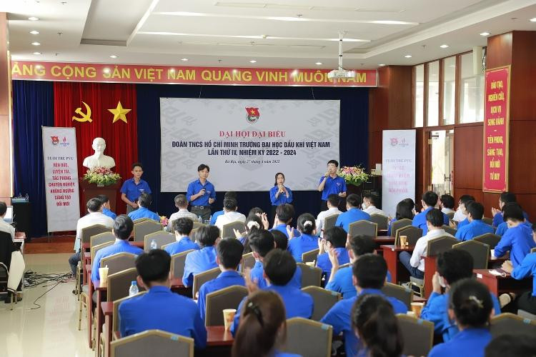 Đông đảo các bạn đoàn viên, sinh viên về tham dự Đại hội.