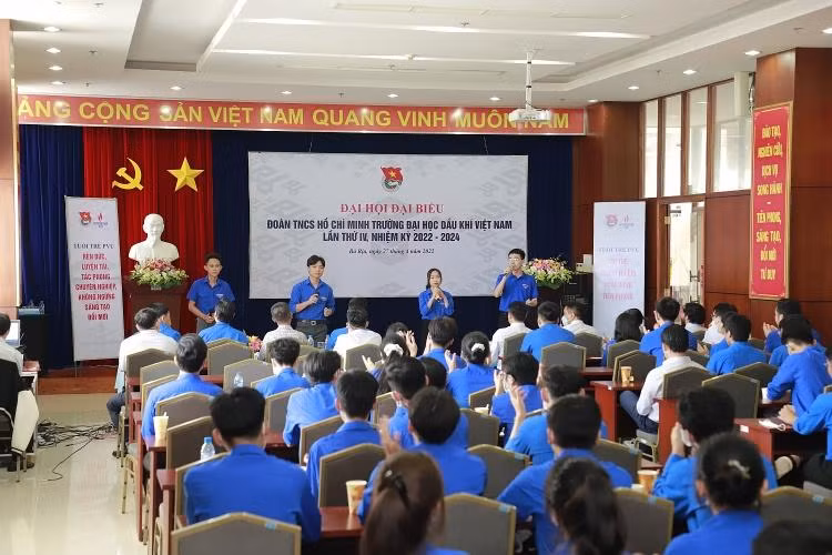 Đông đảo các bạn đoàn viên, sinh viên về tham dự Đại hội.