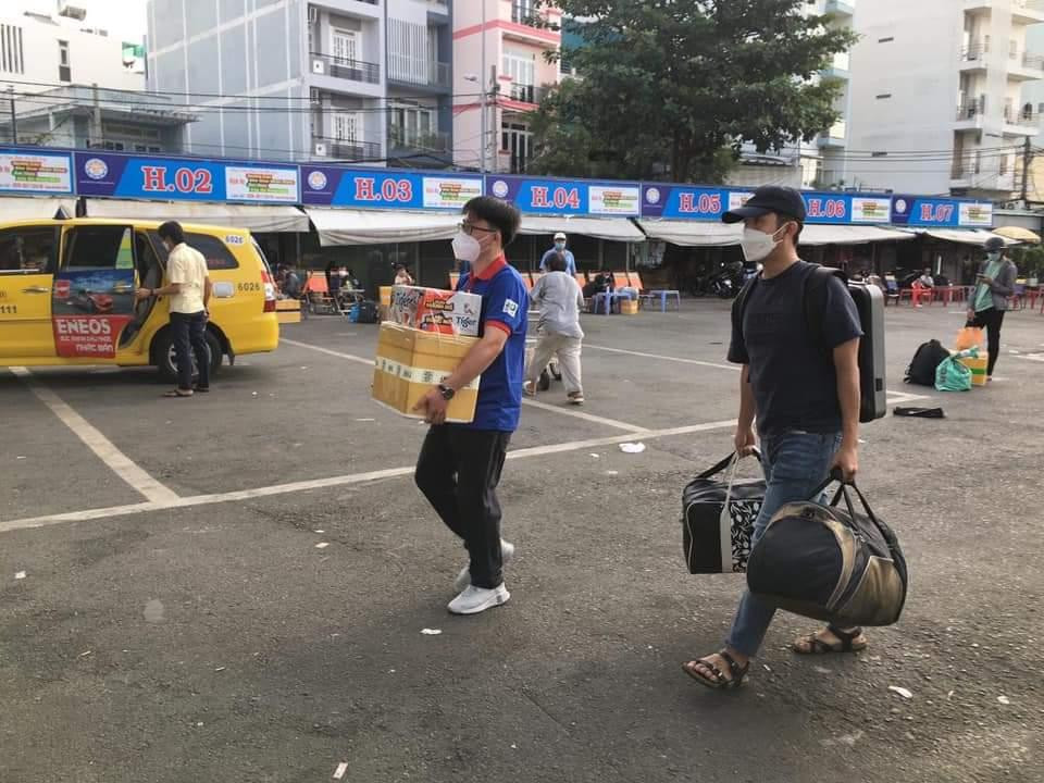 Tân sinh viên được tư vấn, hỗ trợ về chỗ trọ và phương tiện di chuyển khi đến TP. HCM (Ảnh SAC). Tân sinh viên được tư vấn, hỗ trợ về chỗ trọ và phương tiện di chuyển khi đến TP. HCM (Ảnh SAC).