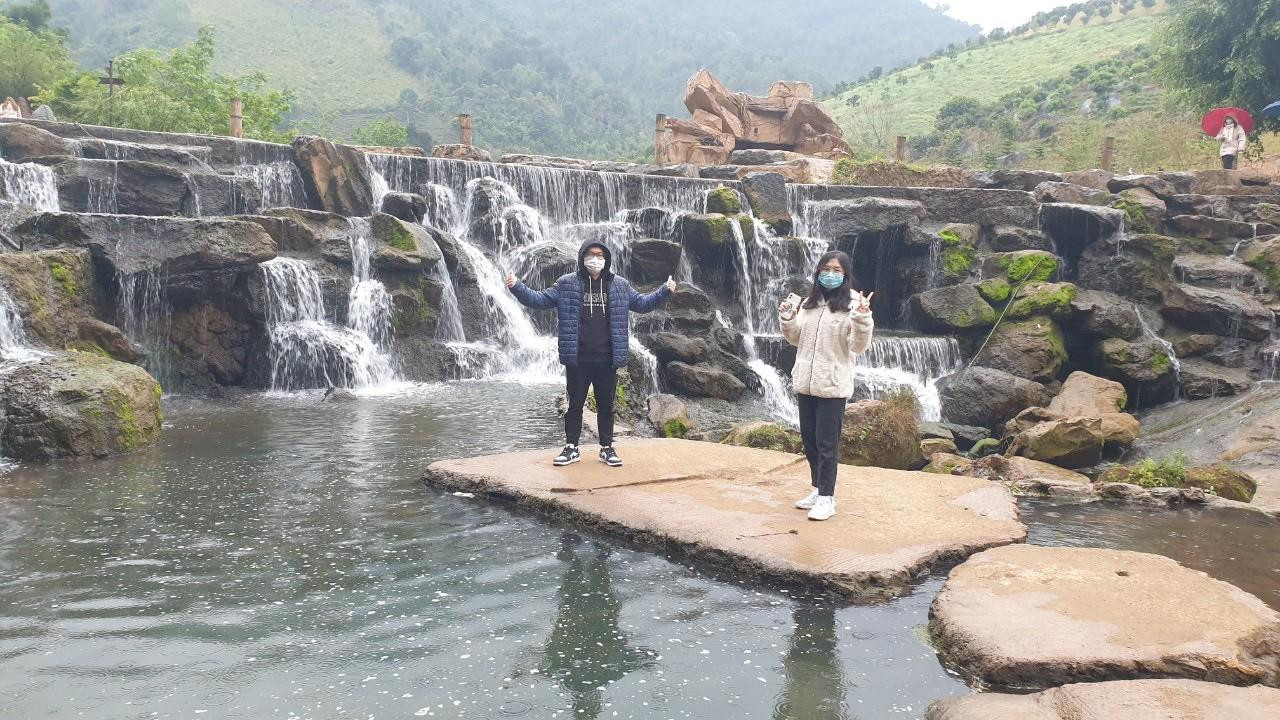 Được tham quan địa điểm du lịch nổi tiếng khiến bạn trẻ phấn chấn.