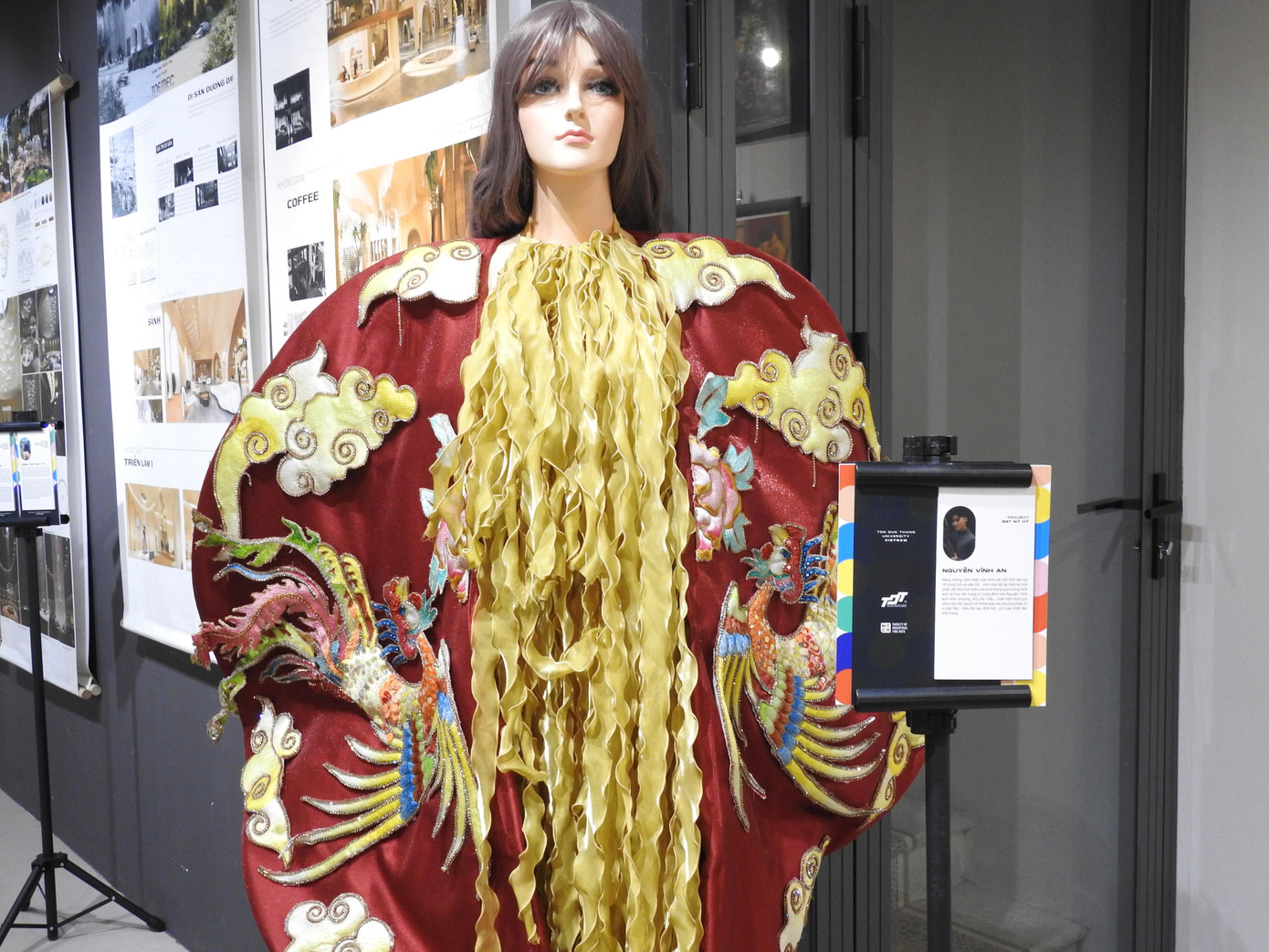 Tác phẩm Nguyễn Vĩnh An (trường ĐH Tôn Đức Thắng) lấy cảm hứng từ hoa văn trang trí cung đình nhà Nguyễn.